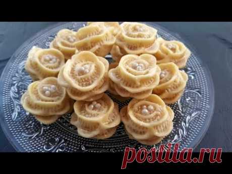 حلويات اللوز: حلوة الوردة / (المقادير تحت الفيديو) petits fours aux amandes