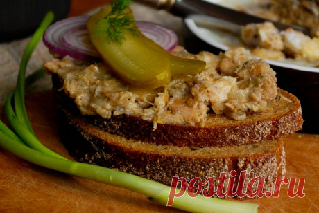 Очень вкусный немецкий смалец Немецкий яблочный смалец используют как бутербродное масло, намазывают на чёрный хлеб, посыпают зеленью. Редко, очень редко закуска остаётся нетронутой. Бывало, съедят и спрашивают:- что это? Ещё и добавку просили...