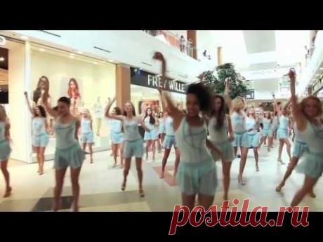 Зажигательный весенний флешмоб в Москве