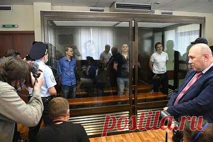 Молодежную организацию «Новое величие» признали экстремистской. Мосгорсуд по иску Минюста вынес решение о признании молодежной организации «Новое величие» экстремистской. Согласно решению суда, деятельность организации и ее символика запрещены в России. Граждане могут привлечь к уголовной ответственности за участие. Несколько членов этой организации были осуждены за экстремизм.
