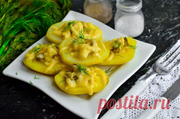 Картофель в духовке с огурцами и сыром Картофель, запеченный половинками в духовке с огурцами и сыром – это простое по приготовлению лакомство, которое может выступать не только отличным вторым блюдом, но и самостоятельной закуской.&nbsp;Смотрится готовый картофель красиво, поэтому можно его подать на праздничный стол. В...
