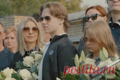 Вдова Шатунова рассказала о вещем сне накануне вечера памяти певца. Она считает, что Юрий незримо присутствовал на юбилейном концерте.