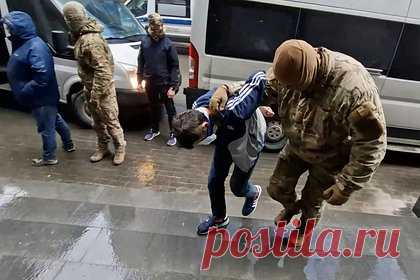 СК изучит связи террористов в «Крокусе» для установления всех организаторов. Глава Следственного комитета РФ Александр Бастрыкин провел оперативное совещание на месте теракта в "Крокус Сити Холле" и проверил работу следователей, криминалистов и экспертов, в том числе проведение следственных действий с посетителями концертного зала, сообщается в Telegram-канале СК РФ.