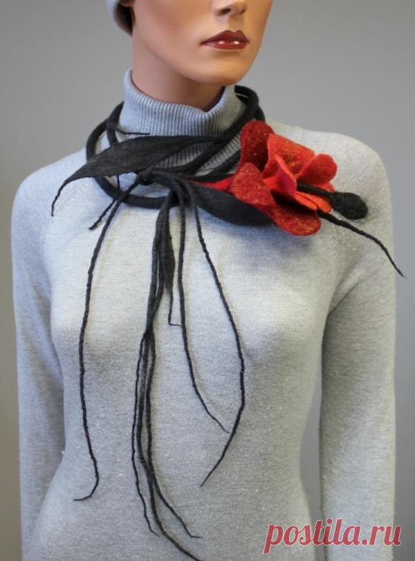 Necklace | Regina Doseth. Merino felted wool.