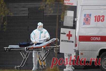 В Минздраве объяснили высокую смертность пациентов с коронавирусом. Главный внештатный инфекционист Минздрава, профессор Владимир Чуланов объяснил высокую заболеваемость и смертность пациентов с коронавирусом в России в последние недели. Он считает, что это связано с доминированием штамма «дельта», который повышает вероятность летального исхода.