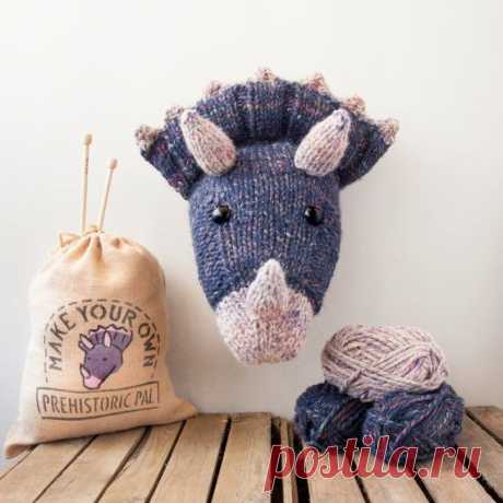 Faux Triceratops Knitting Kit Make Your Own par sincerelylouise