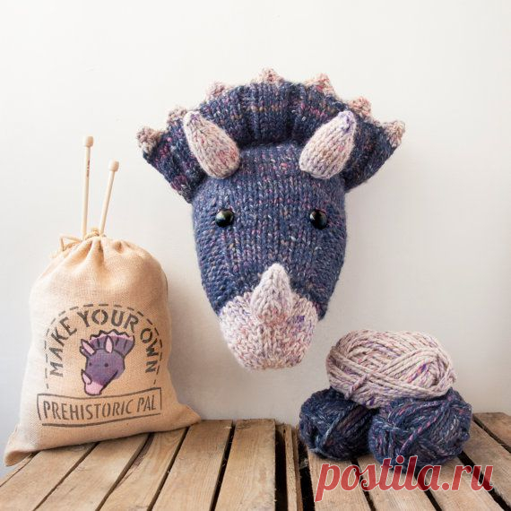 Faux Triceratops Knitting Kit Make Your Own par sincerelylouise