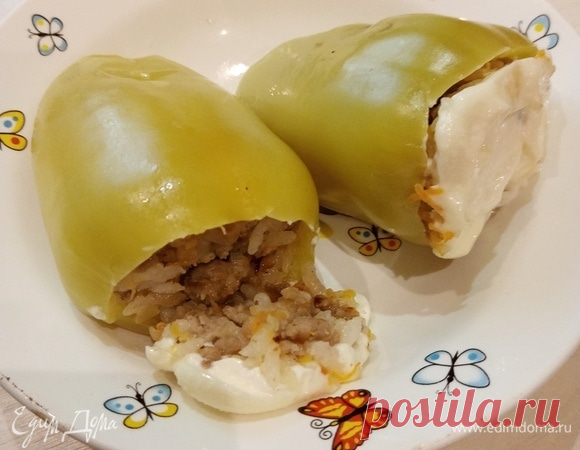 Фаршированные перцы по-домашнему. Ингредиенты: перец сладкий, мясной фарш, рис круглозерный Когда поспели свои перцы, то приготовьте такое вкусное и сытное блюдо. Оно подается как самостоятельное блюдо. Одна порция — 2 шт. перцев.