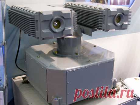 2016 август. Объединенная приборостроительная корпорация создала станцию визуально-оптических помех «Грач» для защиты военных кораблей в ночное и сумеречное время. Прибор, «ослепляющий» живую силу и оптические приборы противника, позволяет скрыть высадку десанта, уберечь людей и суда от прицельного огня в ходе боевых операций.