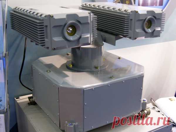 2016 август. Объединенная приборостроительная корпорация создала станцию визуально-оптических помех «Грач» для защиты военных кораблей в ночное и сумеречное время. Прибор, «ослепляющий» живую силу и оптические приборы противника, позволяет скрыть высадку десанта, уберечь людей и суда от прицельного огня в ходе боевых операций.