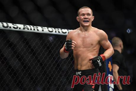 Петр Ян попал в десятку лучших бойцов MMA в мире. Российский боец смешанного стиля (MMA) Петр Ян попал в десятку лучших по версии портала MMA Fighting. Ян улучшил положение в рейтинге: россиянин сместил Роберта Уиттакера и занял десятое место. Ему предстоит титульный поединок против Алджамэйна Стерлинга на турнире UFC 273, который пройдет в ночь на 10 апреля.