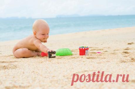 Солнце жжёт! Как оказать первую помощь, если ребёнок обгорел Непродолжительность нашего лета заставляет россиян буквально каждый лучик солнца обращать на свои бледные тела, пренебрегая осторожностью. В результате солнечные ожоги знакомы многим не понаслышке.