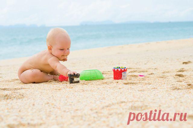 Солнце жжёт! Как оказать первую помощь, если ребёнок обгорел Непродолжительность нашего лета заставляет россиян буквально каждый лучик солнца обращать на свои бледные тела, пренебрегая осторожностью. В результате солнечные ожоги знакомы многим не понаслышке.