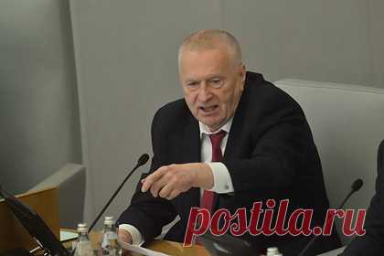 Володин опроверг смерть Жириновского. Спикер Госдумы Вячеслав Володин опроверг сообщения о смерти лидера ЛПДР Владимира Жириновского. «Всех, кто переживает за здоровье Владимира Вольфовича Жириновского, хочу успокоить. Он жив», — написал политик. При этом он признал, что состояние председателя ЛДПР действительно оценивается как тяжелое.