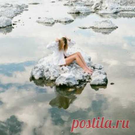 Warm Human - Hamartia (2024) Artist: Warm Human Album: Hamartia Year: 2024 Country: USA Style: Electronic, Experimental, Indie Pop