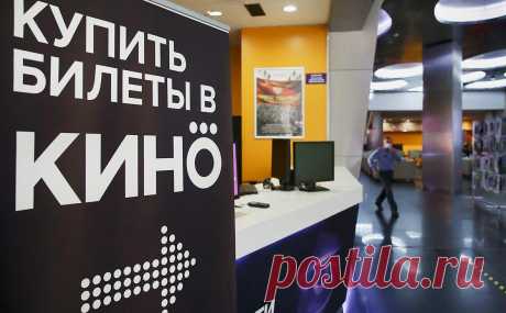 Российскому кино не удалось компенсировать уход «Бэтмена» и «Миньонов». Занимавшие 80% российского кинорынка иностранные студии не привезли к нам картины, ставшие по итогам 2022 года самыми кассовыми. Что смотрели россияне после ухода «голливудской пятерки», что будет с кинопрокатом — в материале РБК