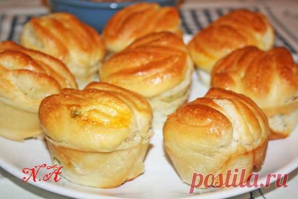 Булочки с зеленью и чесноком