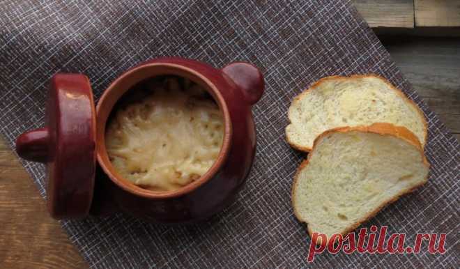 Треска со сметаной и сыром в горшочках