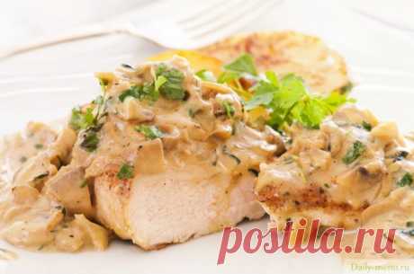 Куриное фрикасе с шампиньонами - Рецепты с указанием калорий от Daily-menu.ru