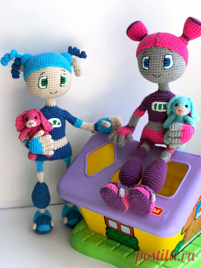 PDF Робот с зайкой крючком. FREE crochet pattern; Аmigurumi toy patterns. Амигуруми схемы и описания на русском. Вязаные игрушки и поделки своими руками #amimore - большая кукла в виде робота из обычной пряжи, куколка девочки робота с маленьким зайкой.
