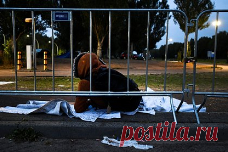 Нидерланды отменили проект по размещению 1,5 тысячи украинских беженцев. Нидерланды отменили проект по размещению от 500 до 1,5 тысяич украинских беженцев в муниципалитете Пурмеренд. Проект предполагал размещение на территории муниципалитета беженцев сроком от десяти до пятнадцати лет в нескольких сотнях временно построенных домах, однако местные жители выступили против идеи.