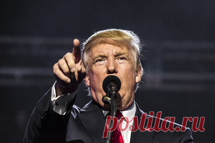 Трамп отреагировал на обвинения в смывании документов в унитаз. Экс-президент США Дональд Трамп назвал фейковыми историями сообщения о том, что он смывал некоторые документы в унитаз Белого дома. Он заявил, что Демократическая партия США пытается использовать эту тему, чтобы отвлечь внимание населения от того, как плохо идут дела в стране под управлением Джо Байдена.