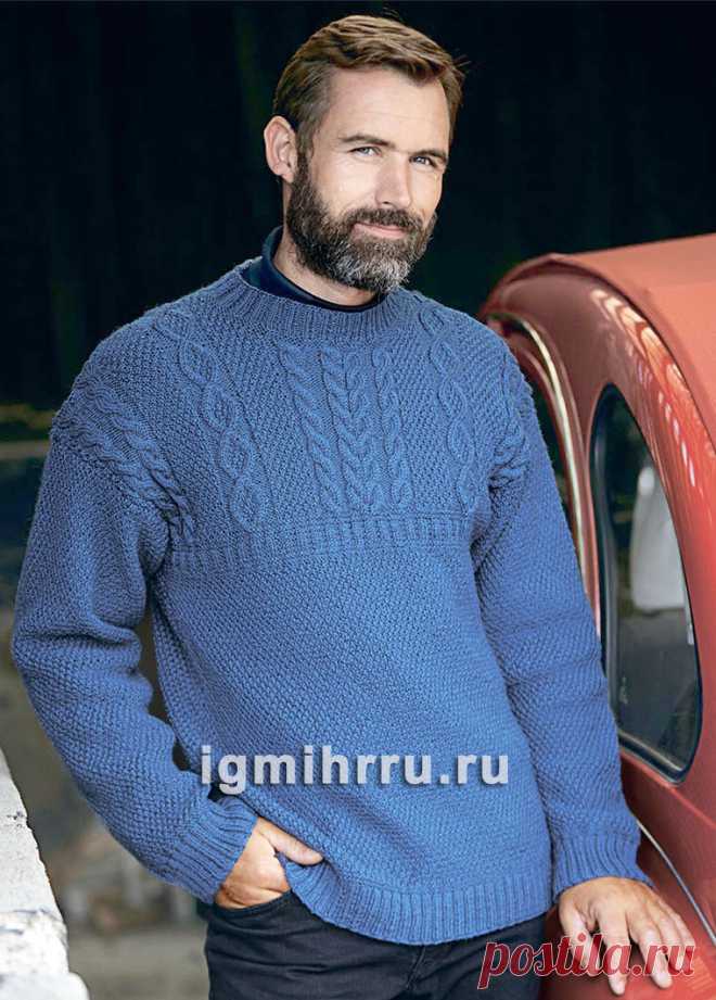 Синий мужской пуловер с узорами из «кос» и аранов. Вязание спицами со схемами и описанием