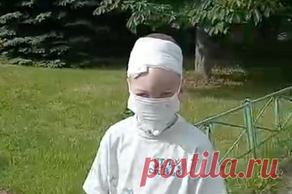 Мальчика из Сочи с разорванным собаками лицом сняли на видео после пластики