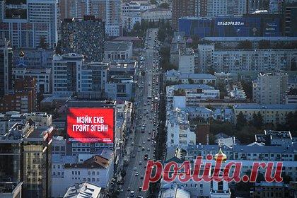 Парк Энгельса торжественно открыли в Екатеринбурге. В Екатеринбурге торжественно открыли парк Энгельса после пяти месяцев глобальной реконструкции. Отмечается, что в нем появились новые спортивные и детские площадки, освещение и газон. В нем также разместили зоны для отдыха и обновили поезд. Также на всей территории парка высадили кустарники и деревья.