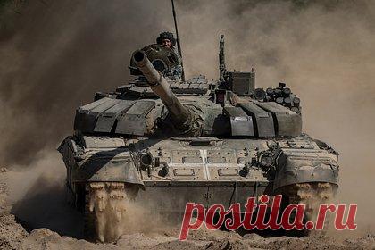 Главком ВСУ Сырский изменил текст сообщения о переходе к маневренной обороне. Главнокомандующий Вооруженными силами Украины (ВСУ) Александр Сырский изменил текст своего сообщения о переходе к маневренной обороне. В первоначальном сообщении украинского главкома говорилось, что обсуждались шаги использования потенциала маневренной и позиционной обороны.