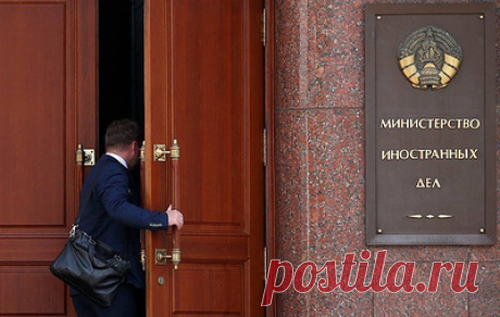 МИД Белоруссии потребовал от Польши сократить число сотрудников генконсульства в Гродно. В МИД страны заявили, что Минск не видит смысла пребывания в Белоруссии офицера связи польской погранслужбы