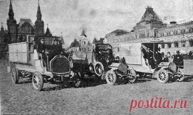 (1) Facebook
СТАРАЯ ФОТОГРАФИЯ

Новые почтовые автомобили на Красной площади (1910 г.)

фото с сайта - https://pastvu.com/p/59731
