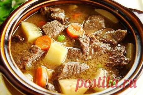 Простое и очень вкусное мясное блюдо!
&quot;Тушёная говядина с овощами&quot;
Рецепт смотрите здесь...