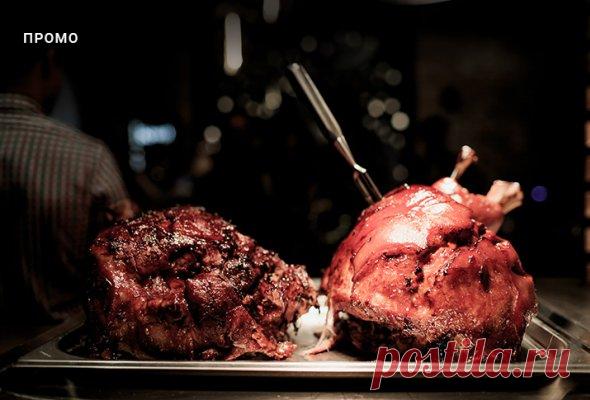 Наибольшей популярностью среди всех уличных лакомств в Чехии пользуется старопражская ветчина, или как ее называют чехи Prosciutto di Praga. Ветчина представляет собой вкусно пахнущий огромный копченный на вертеле окорок