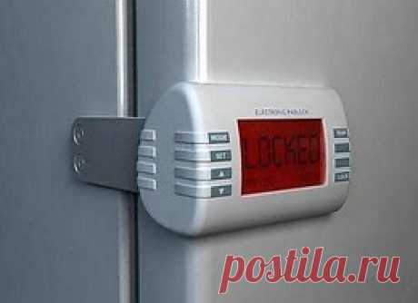 Замок, блокирующий дверцы холодильника в заданный промежуток времени