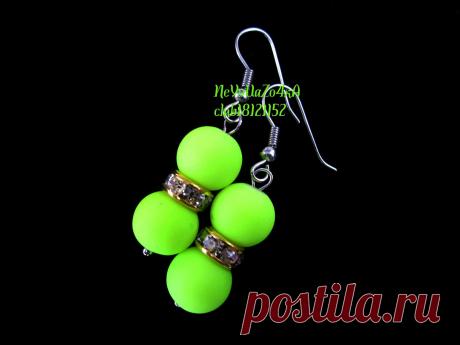 серьги c камнями 
Материал:бусины,металлическая фурнитура под серебро.
цена:160 р.