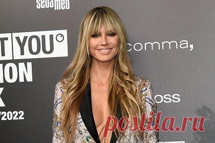 49-летняя Хайди Клум появилась на публике в пиджаке на голое тело. Немецкая супермодель Хайди Клум появилась на публике в наряде на голое тело и привлекла внимание фотографов. Знаменитость посетила красную дорожку, организованную в рамках открытия Недели моды в Милане. Для мероприятия она выбрала пиджак с глубоким декольте. На кадрах видно, что под ним отсутствует бюстгальтер.