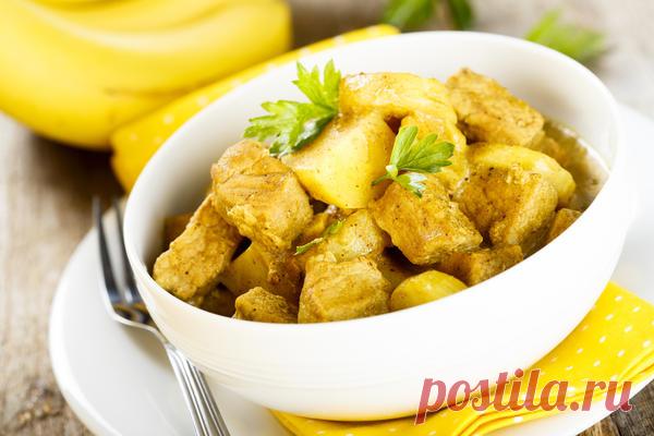 Горячее из бананов: 10 экзотических блюд, которые стоит попробовать в новом году