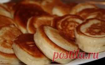 Пышные оладушки на кипяченом кефире - самые вкусные и пышные...
Оладушки по рецепту моей мамы! Получаются очень пышными, мягкими и сладенькими. Порой сложно добиться, чтобы оладушки были пышными, а не резиновыми. Этот рецепт будет с Вами навсегда!
Кефир — 500 мл
Мука (Иногда уходит 2,5 или даже 2 стакана. Зависит от качества муки и яиц.) — 3 стак.
Яйцо куриное — 1 шт
Сахар — 3 ст. л.
Ванильный сахар — 1 ст. л.
Соль (Щепотка)
Разрыхлитель теста — 1 ст. л.
Масло растительное (Зависит от того как