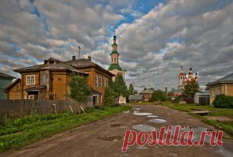 Можно в луже увидеть небо,куполов отраженья златых
