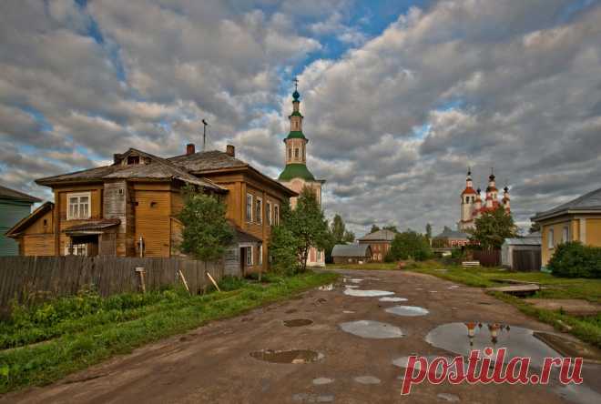 Можно в луже увидеть небо,куполов отраженья златых