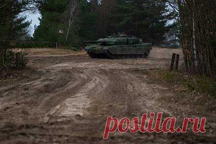 Турция вынудила Грецию отказаться от поставок танков на Украину. Греция не будет поставлять Украине танки Leopard 2, на отказ от этой идеи Афины вынудила военная угроза от Турции. Об этом заявил премьер-министр страны Кириакос Мицотакис, сообщает телеканал ERT. Он отметил, что эти танки абсолютно необходимы для оборонной стратегии Греции.