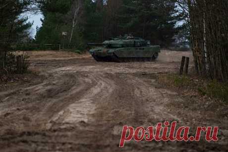 Турция вынудила Грецию отказаться от поставок танков на Украину. Греция не будет поставлять Украине танки Leopard 2, на отказ от этой идеи Афины вынудила военная угроза от Турции. Об этом заявил премьер-министр страны Кириакос Мицотакис, сообщает телеканал ERT. Он отметил, что эти танки абсолютно необходимы для оборонной стратегии Греции.