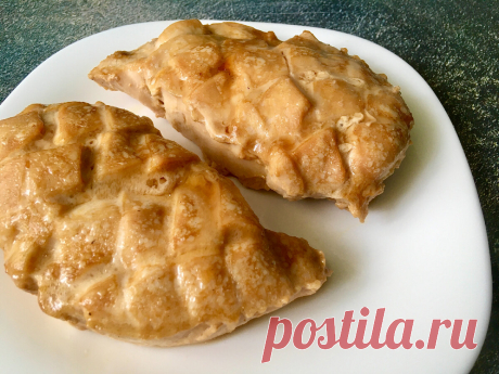 Приготовила грудку по-новому и не пожалела. Просто. Вкусно. Сочно. То, что надо худеющим  😋
Всем привет! Я как и многие из нас постоянно нахожусь в поисках новых рецептов для себя и своей семьи. Вот и на этот раз я решила приготовить грудки куриные по новому для меня рецепту. Все очень просто, но вкусно и сочно! А главное - низкокалорийно! И так, приступим!

Нам понадобится:
Куриные грудки - 2 штуки ( у