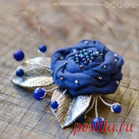 Купить Брошь из ткани «Синяя роза» - тёмно-синий, темно-синяя брошь