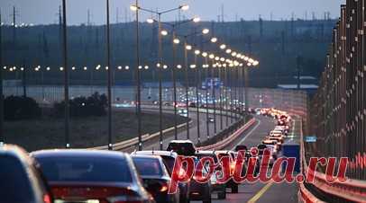 Свыше 2100 автомобилей ожидают проезда по Крымскому мосту. В очереди у Крымского моста на ручной досмотр находится свыше 2,1 тыс. транспортных средств, согласно данным на 07:00 мск. Читать далее