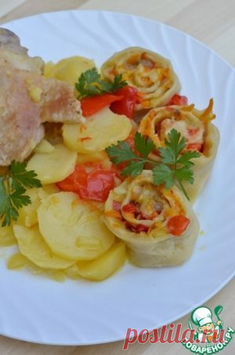 Индейка, картофель и штрудели с овощной начинкой - кулинарный рецепт