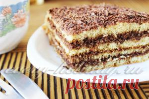 Простой бисквитный торт со сгущенкой