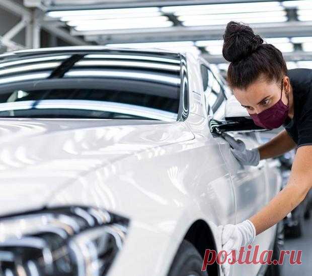 Автоконцерн Daimler выплатит по 1000 евро каждому сотруднику за неудобства во время пандемии
