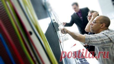 Известная компания «дурит» своих клиентов, подключивших «умный дом» Многие пользователи подключаются к умным системам видеонаблюдения и платят за это солидные деньги. Ключевым условием того, что эта услуга будет востребована, является тот момент, что записи с камер наблюдения никогда не увидят другие люди. Так, Amazon убеждает своих клиентов, что обработка видеопотока проводится искусственным интеллектом без непосредственного участия в этом процессе человека. Вернее, так было …